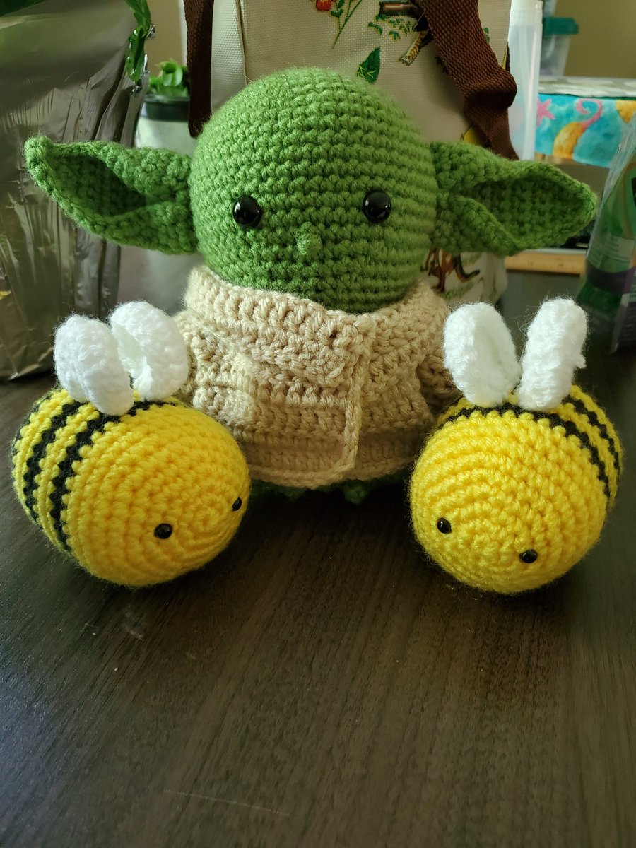 KKoalaM's tweet photo. Crocheting is much more fun than dusting #crochetallday #houseworkcanwait #chokingonthedust https://t.co/m0ihRGOjpt