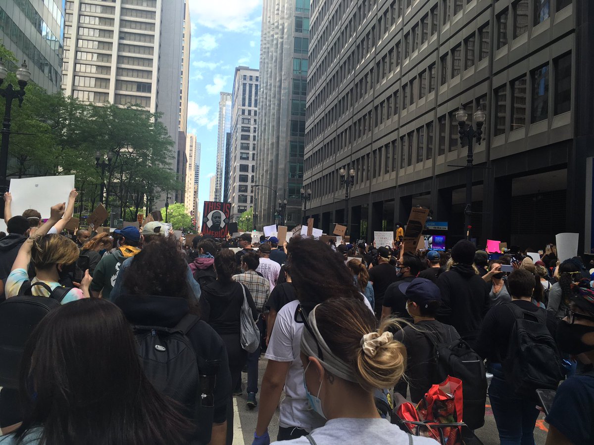 Big crowd heading north on Dearborn, chanting “no justice, no peace” and “this is what democracy looks like” #chicagoprotest #protests #GeorgeFloydProtests