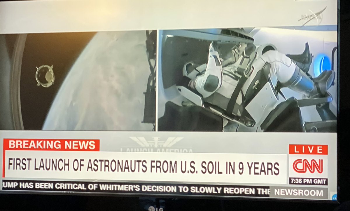 KingOfSunshine's tweet photo. The final detachment. So so cool. #SpaceX #NASA #PowerDragon #ISS https://t.co/tu1HYnn4ut