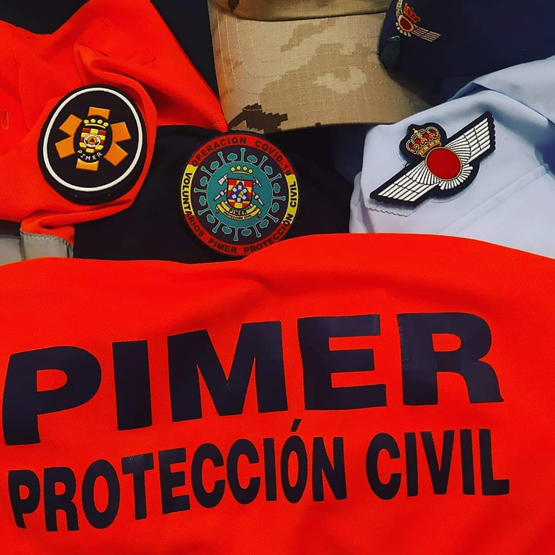 pimer_pc's tweet photo. Uno de nuestros #voluntarios nos envía esta foto. 

Mucha gente cree que la mayoría de los voluntarios son gente sin formación, mas allá de la que cada CCAA requiere. Aquí tenemos un caso de voluntario miembro de @EjercitoAire y cuando tiene tiempo hace voluntariado con nosotros. https://t.co/PcwuHWlthU