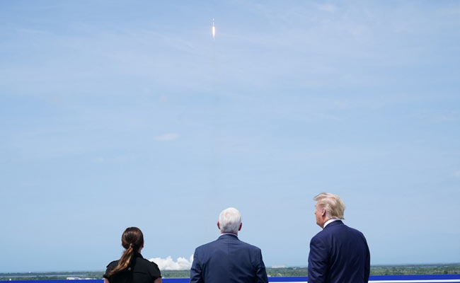 produkes's tweet photo. Trump out here bragging about America being great forgetting the brains behind this mission Elon Musk was born in Pretoria South Africa 🇿🇦 #SpaceX https://t.co/kwe5u7fut4