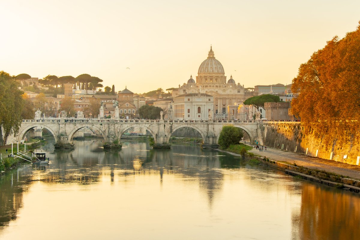 MadalaMike's tweet photo. @TrastevereRM Such a beautiful scene. 😍🥰 Here is nearly the same that I took in Nov2018. I toss a coin in the Trevi Fountain every time I go to Rome. I can't wait for my next visit to the Eternal City! #StayStrongItaly https://t.co/RiCgxZB9I8