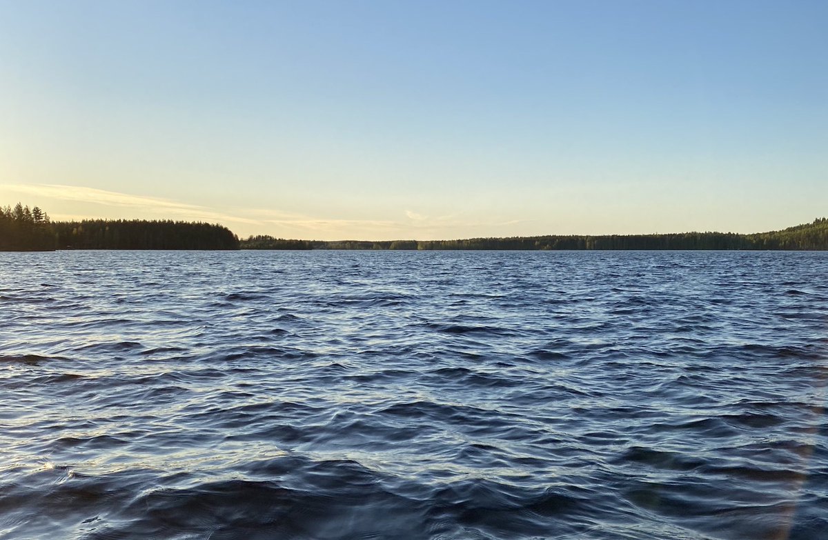 Jo lähes keskiyön aurinko. Kuha syönnillään 🎣
#Koitere #Ilomantsi #kotimaistakesää