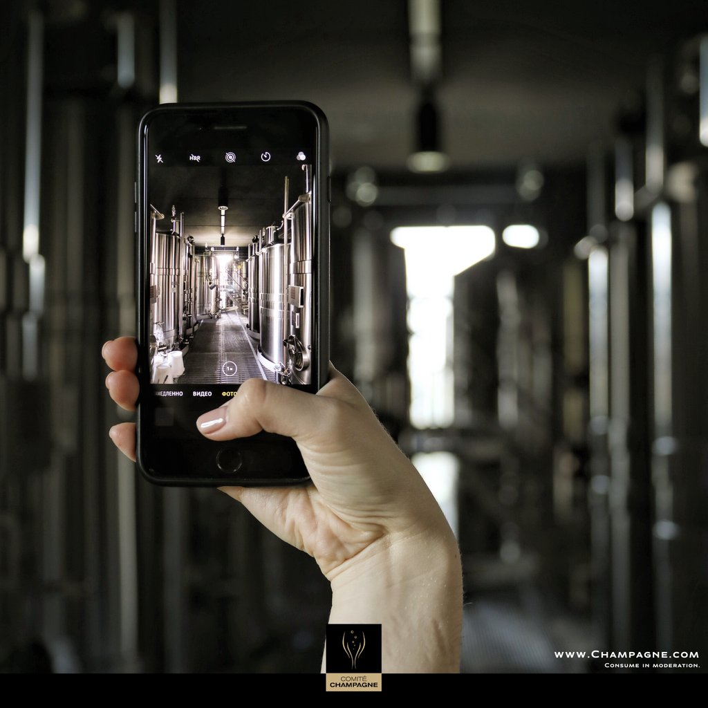 ChampagneBureau's tweet photo. Live the real #Champagne experience on our Instagram account @champagne_officiel https://t.co/KkVk7LrmdY https://t.co/mP9i44p77Y