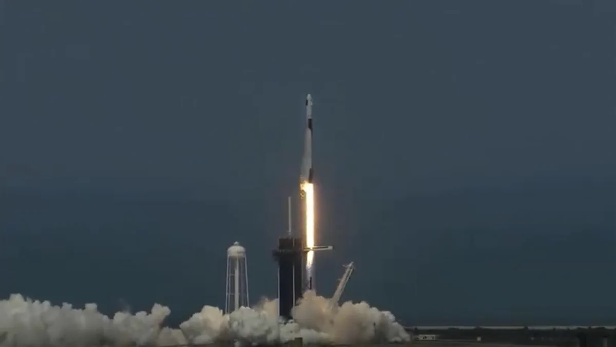 スペースX社が民間企業として初めて有人宇宙飛船を成功させる！