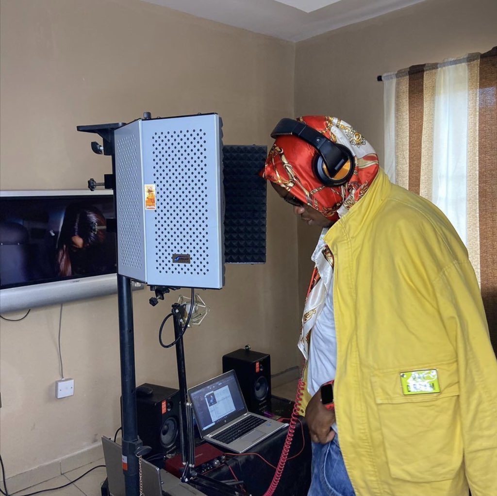 adaramtti's tweet photo. Studio vibbing #Easyforme out now. https://t.co/cK85SEk0II