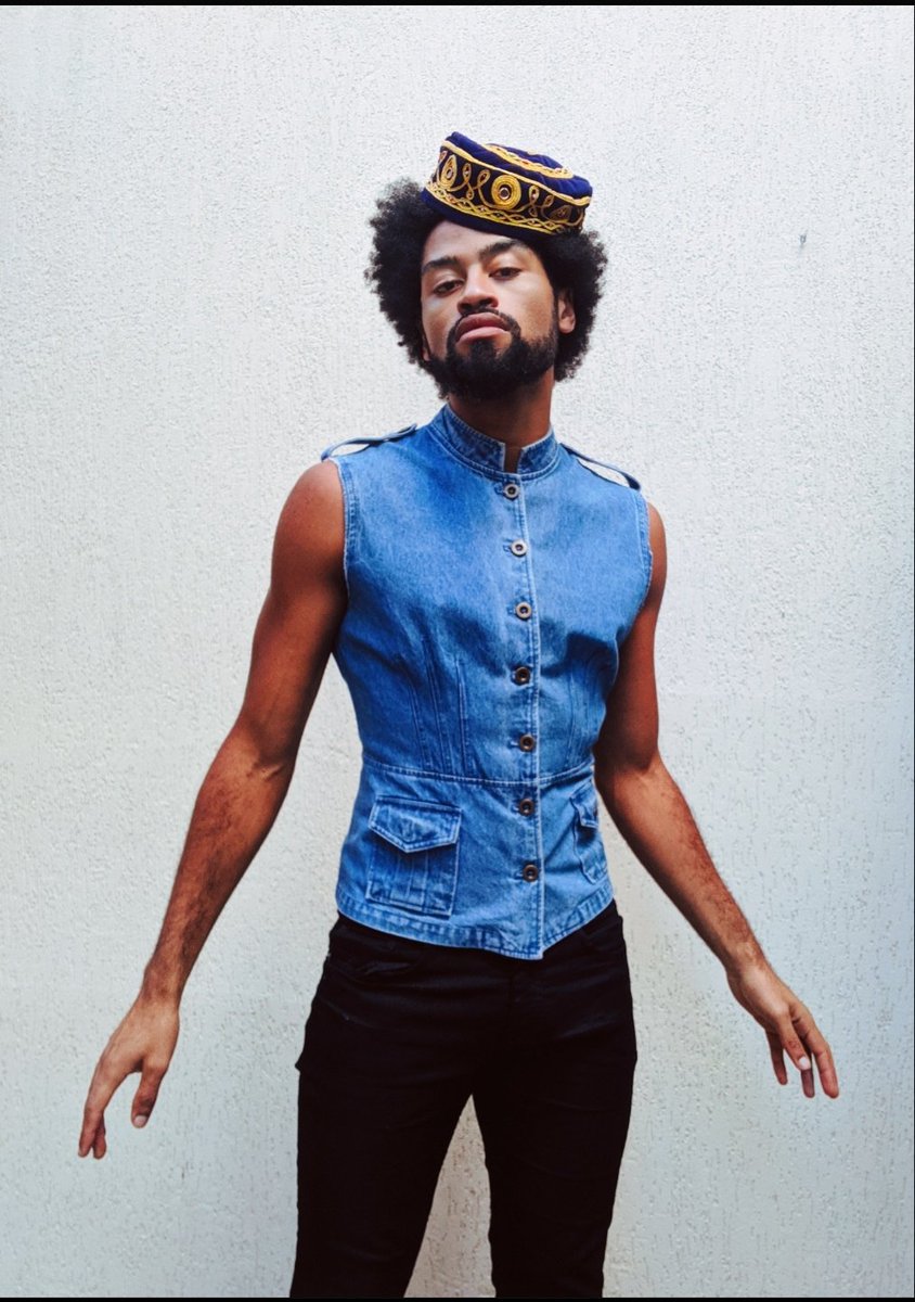 LucasQu03894995's tweet photo. Um look Wakanda Prince
#modamasculinastyle #estilounico #Wakanda #prince #malemodel #maletrend #modamasculina https://t.co/PJOtAHpNzT