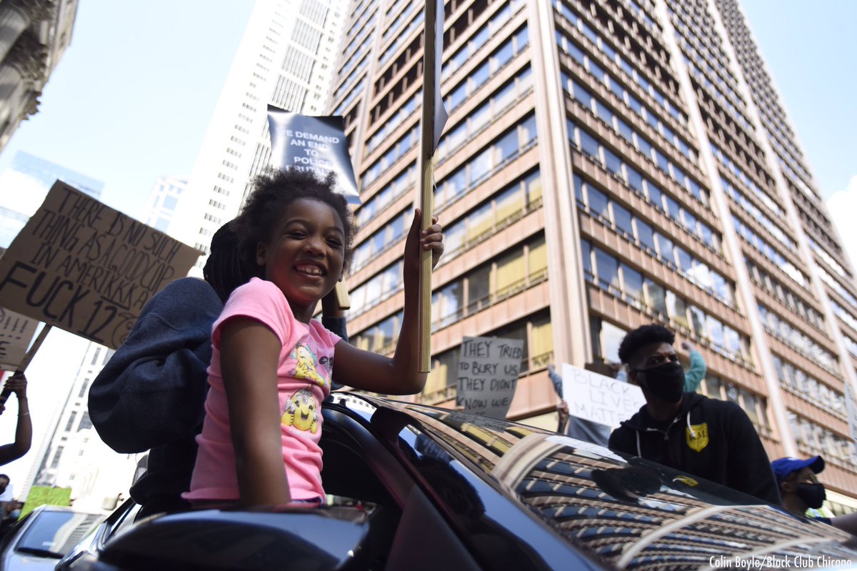 "This is the best day ever!" said Esme' Lagard (pink shirt). Lagard and her sister are visiting their father, Derek Wallace.  #GeorgeFloydProtests Chicago