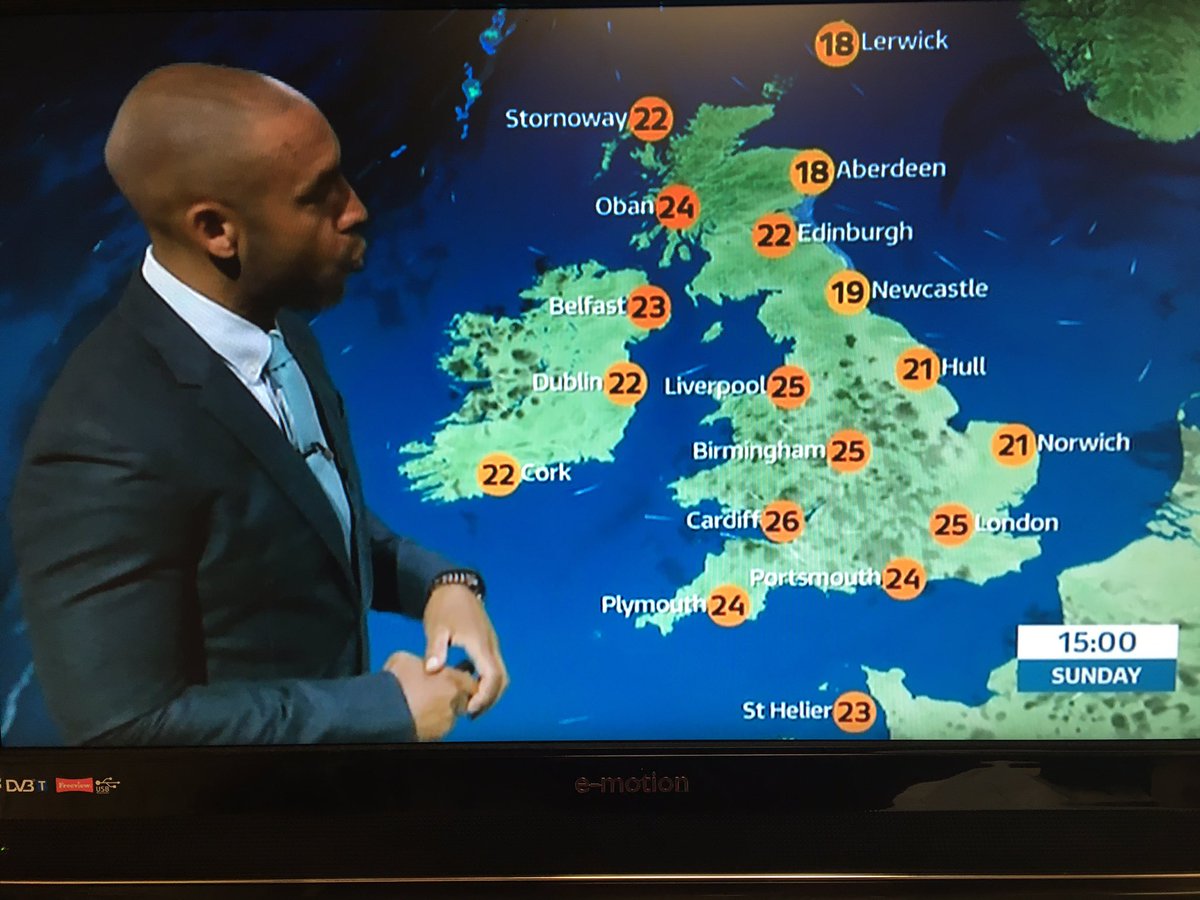 ROBANDTHEMOB's tweet image. Why is #KevinPhillips apparently presenting @itvweather ? 🤔