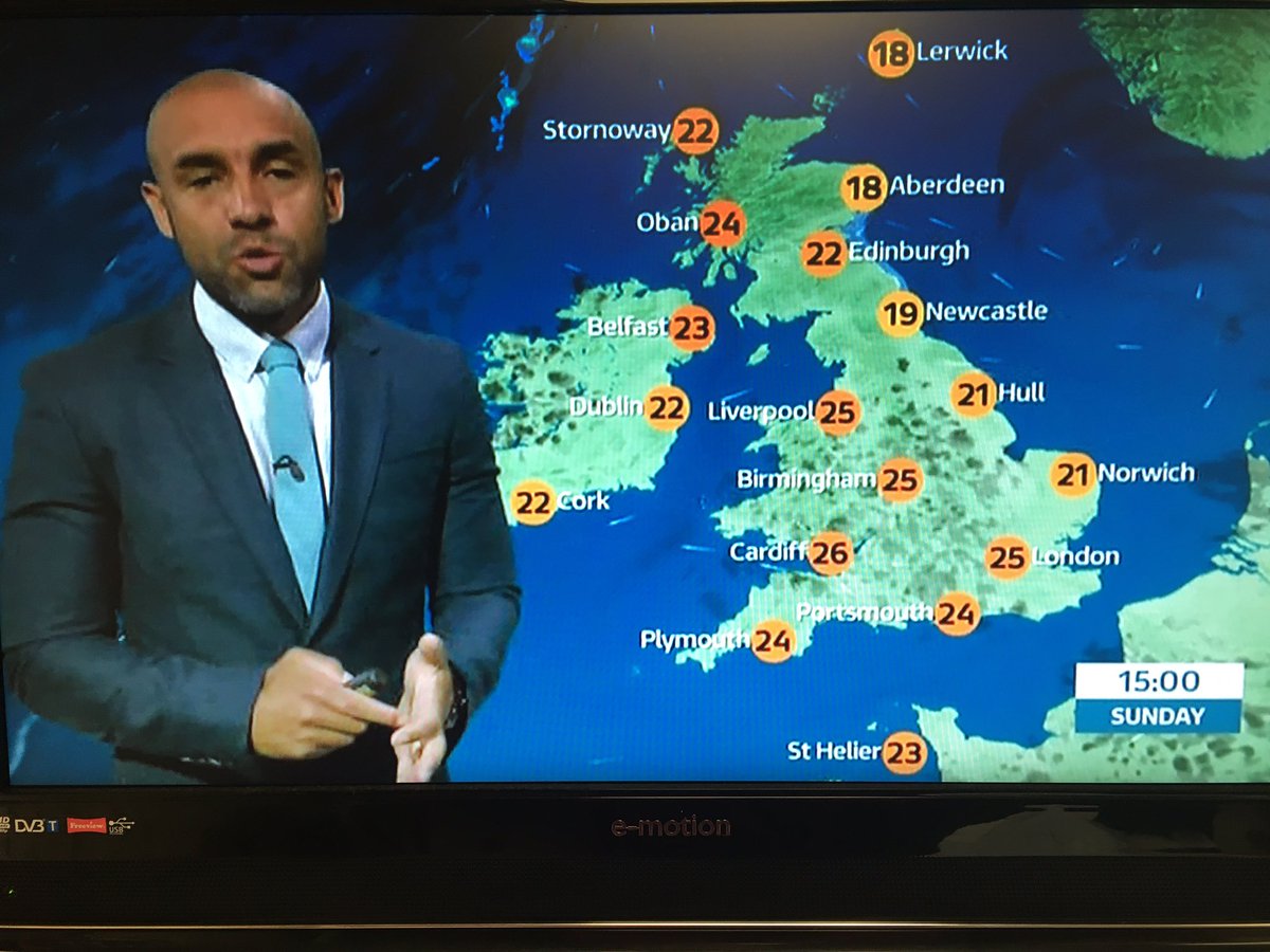 ROBANDTHEMOB's tweet image. Why is #KevinPhillips apparently presenting @itvweather ? 🤔