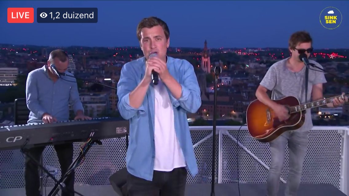 MLameire's tweet photo. Dankjewel Nielsje @Destadsbader, @miguelwiels en @bramvdbe1987! ❤️Leuk om jullie nog eens te zien en te horen! 🎤🎶🎵Ik heb ervan genoten! Hopelijk tot snel. 🍀😃 https://t.co/BmUEn2XDCa