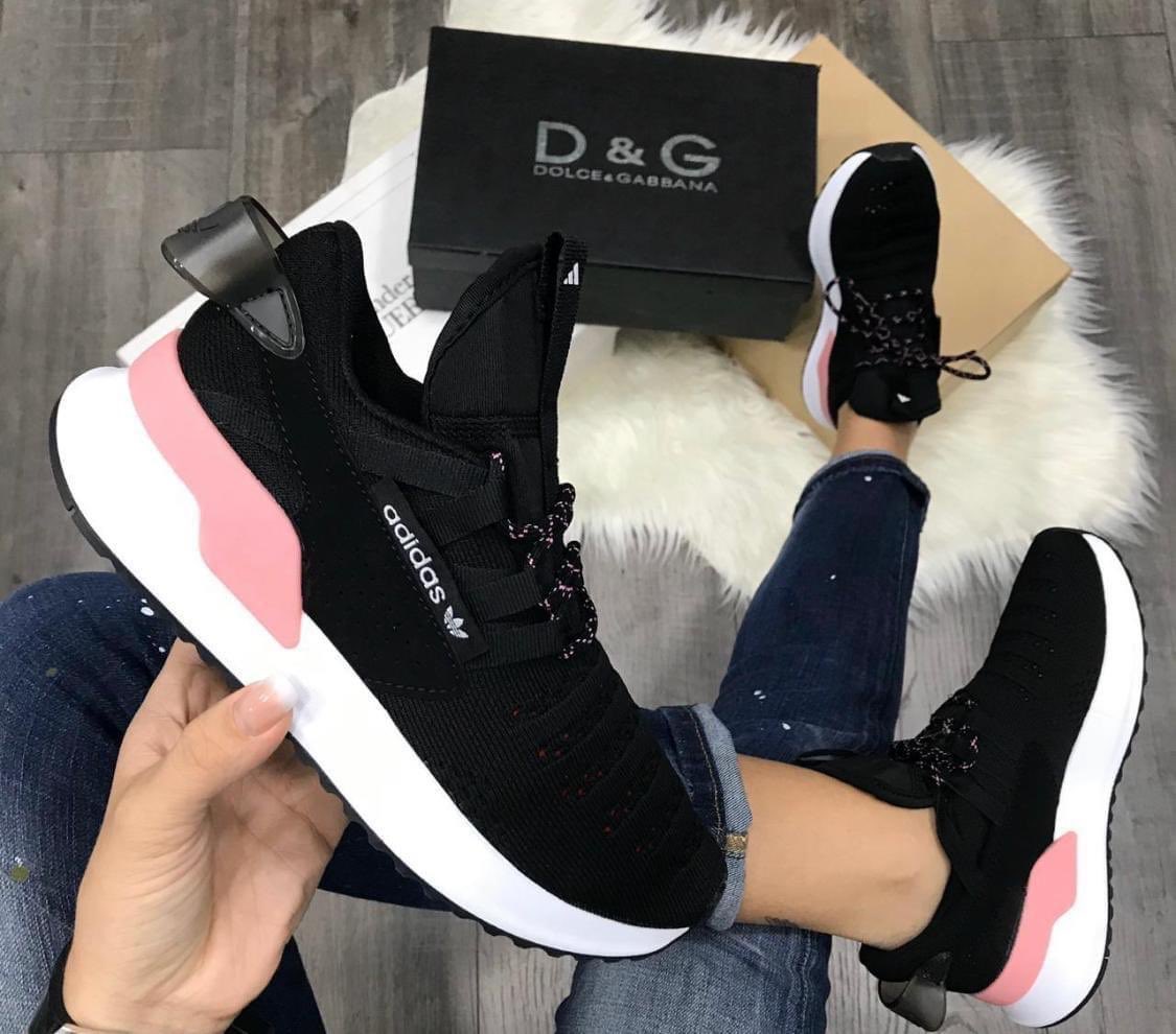 SOCEL37's tweet photo. #elrebusque mi sobrina está vendiendo zapatillas para pagar la u. https://t.co/XINgdYK8QQ