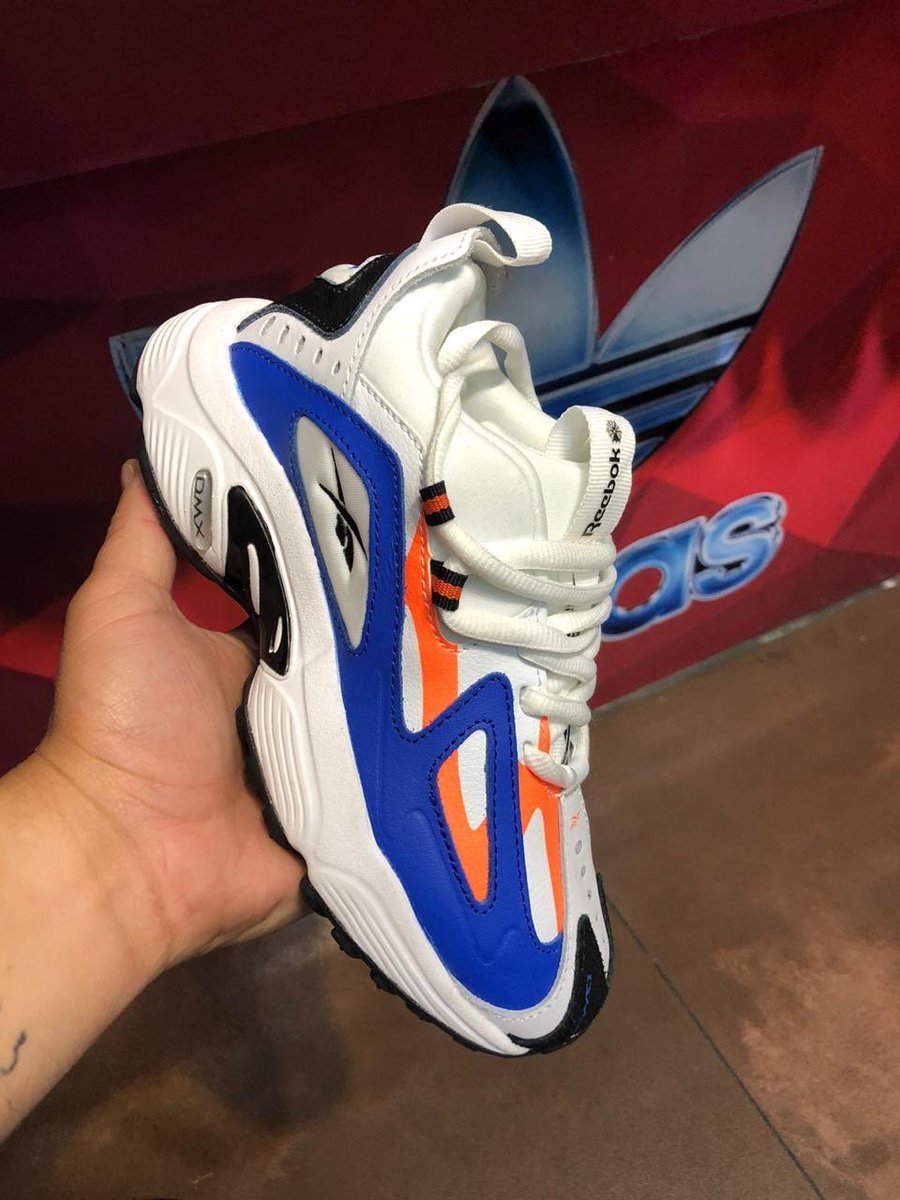 SOCEL37's tweet photo. #elrebusque mi sobrina está vendiendo zapatillas para pagar la u. https://t.co/XINgdYK8QQ