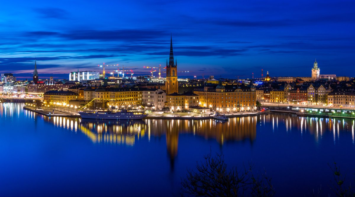 gauthie74757302's tweet photo. The Magic of Stockholm in Night Blue Reflection. Sweden 🇸🇪 https://t.co/fdCvZLfaya