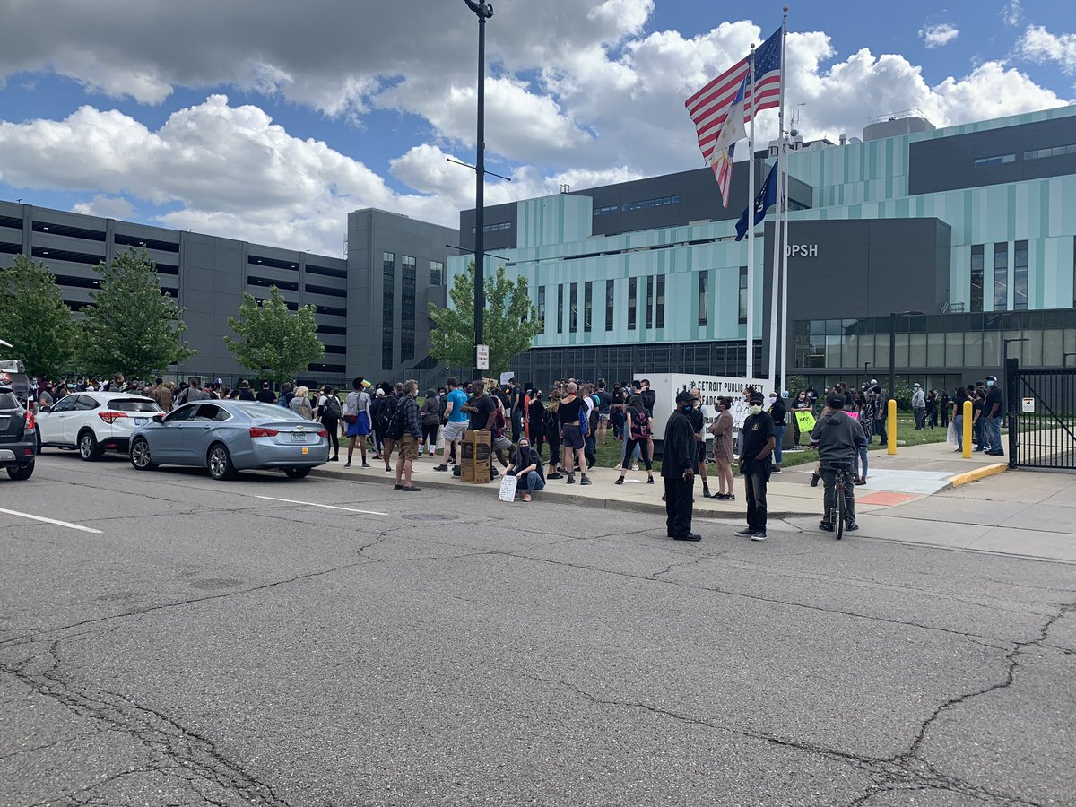 A much smaller group out here today at DPD headquarters at Third and Michigan Avenue. Few dozen. I’m guessing the protest was supposed to start at four. People are just standing around with signs, talking. Like yesterday, a mixture of Black and white people here.