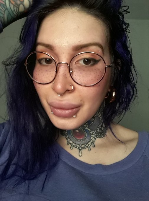 Damn I was so cute yesterday for my live on https://t.co/lhPJZsWZzY ,if you missed it. it's posted on<a href="/tag/hot"class="tags"><span>#hot</span></a><a href="/tag/geek"class="tags"><span>#geek</span></a><a href="/tag/inkedgirl"class="tags"><span>#inkedgirl</span></a><a href="/tag/tattoos"class="tags"><span>#tattoos</span></a><a href="/tag/candid"class="tags"><span>#candid</span></a><a href="/tag/biglips"class="tags"><span>#biglips</span></a>