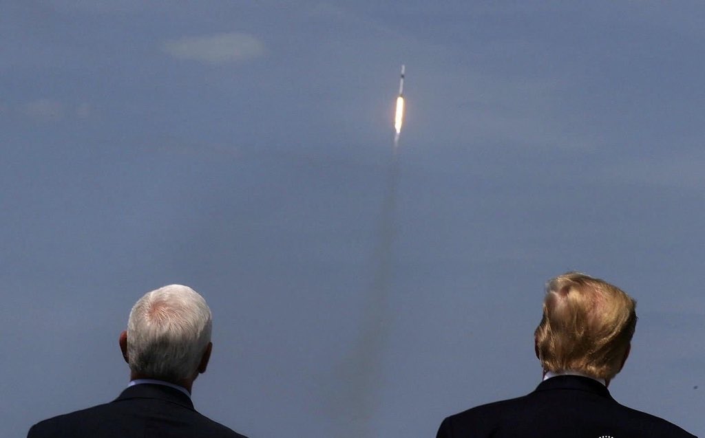 запуск илона маска. Spacex crew dragon и союз. маск запуск людей. спейс драгон илона маска. спейс икс илона маска.