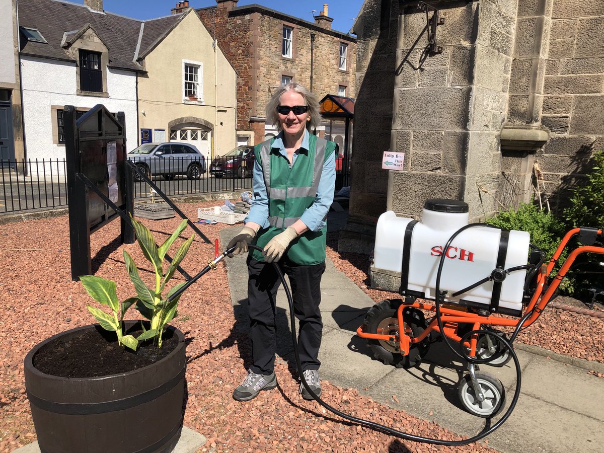 NBinBloom's tweet photo. Alex demonstrating how easy it is to use our new watering carts donated by ⁦@NBTrust⁩. It would be great to have new volunteers to help with watering. Can you spare a couple of hours a week? please get in touch #north berwick #volunteers #gardening https://t.co/gWYWP8H5L9