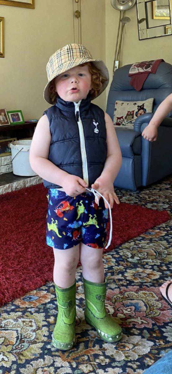 deb76566985's tweet photo. My style icon ready for a day in the paddling pool 😀#fashionbyharrison https://t.co/O4h0CJAi0R