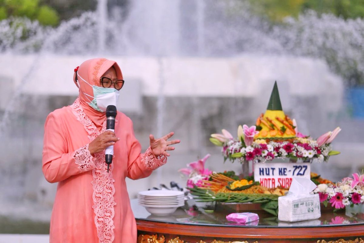 "Ini bukan ulang tahun Risma, tapi ini ulang tahun teman - teman semua dan warga Surabaya. Terima kasih, mungkin ini menjadi perayaan terakhir HJKS saya bersama teman - teman" -Tri Rismaharini-

#BanggaSurabaya #Surabaya727