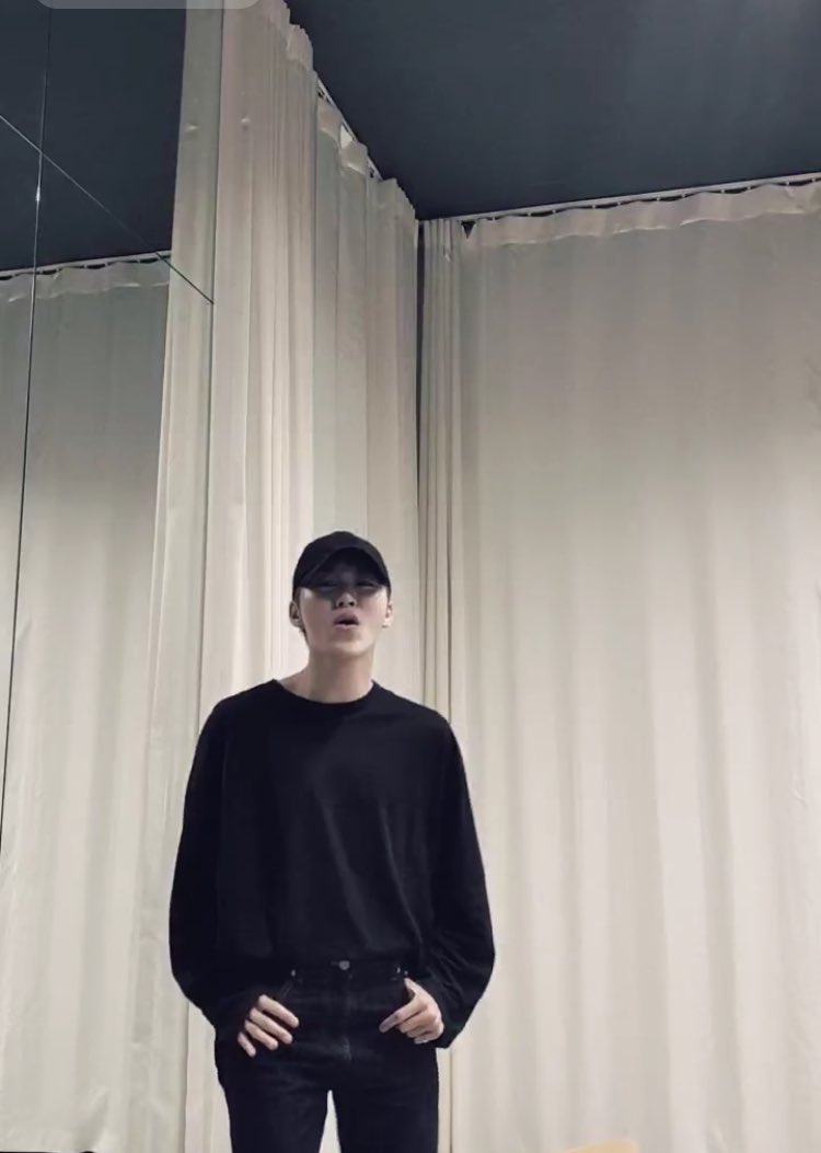 Lol im too bored so i make this thread.Sorry for the bad quality and blurred photosfeel free to save!
