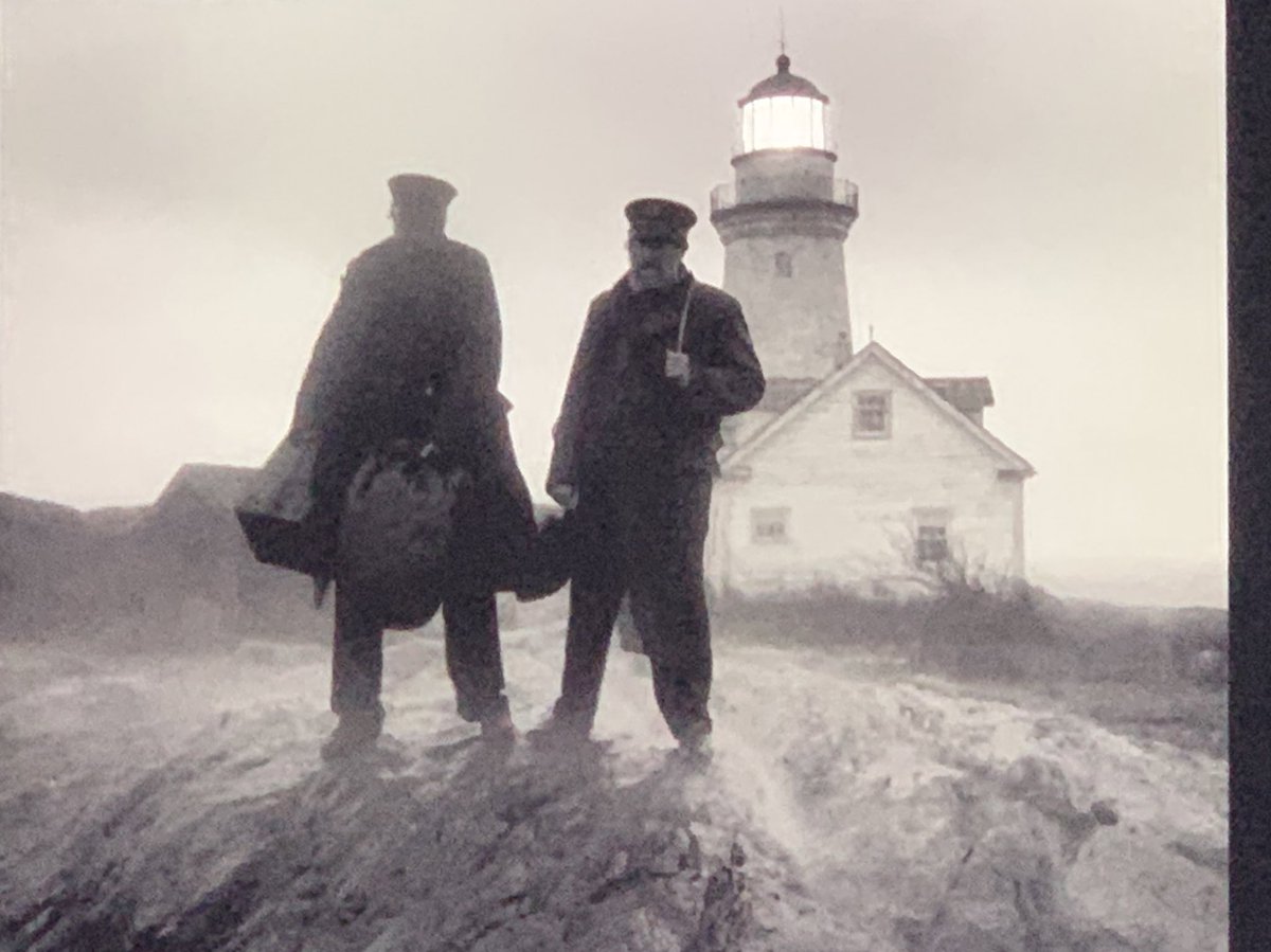 SirPavolo's tweet photo. #lighthouse #dafoe #pattinson https://t.co/yIM3tpBwNI
