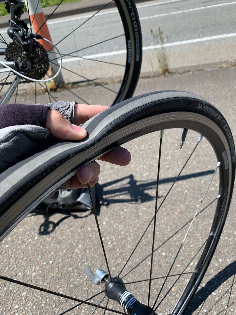 これは草 自転車がパンクするも修理キットを忘れてしまった 予想外の 超応急処置 をやってみた Togetter