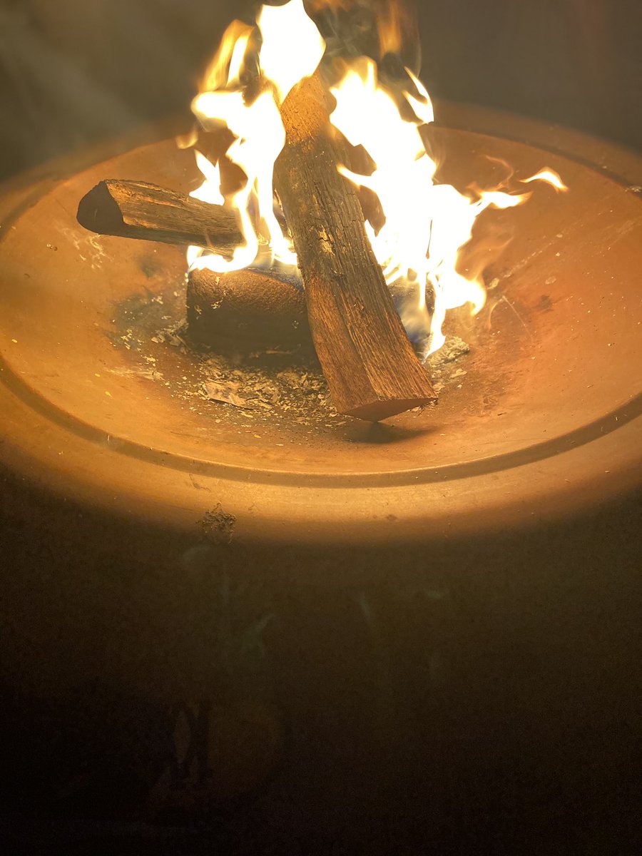 Kanisha721's tweet photo. Nice night to sit out by the fire with the Family! #thethomas’s #2020 @gtjr28 @thomasnya12 @squirtaballer https://t.co/VA43MVSDRo