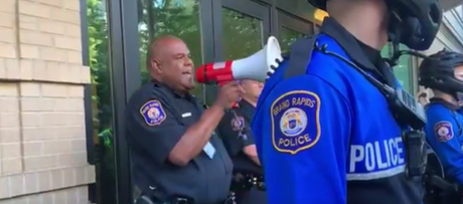 GrandRapidsPD's tweet photo. Grand Rapids - Chief Payne and every GRPD officer has heard you and is ready to continue our work together, but it's time to leave the downtown area. https://t.co/Y8DhztLuYA