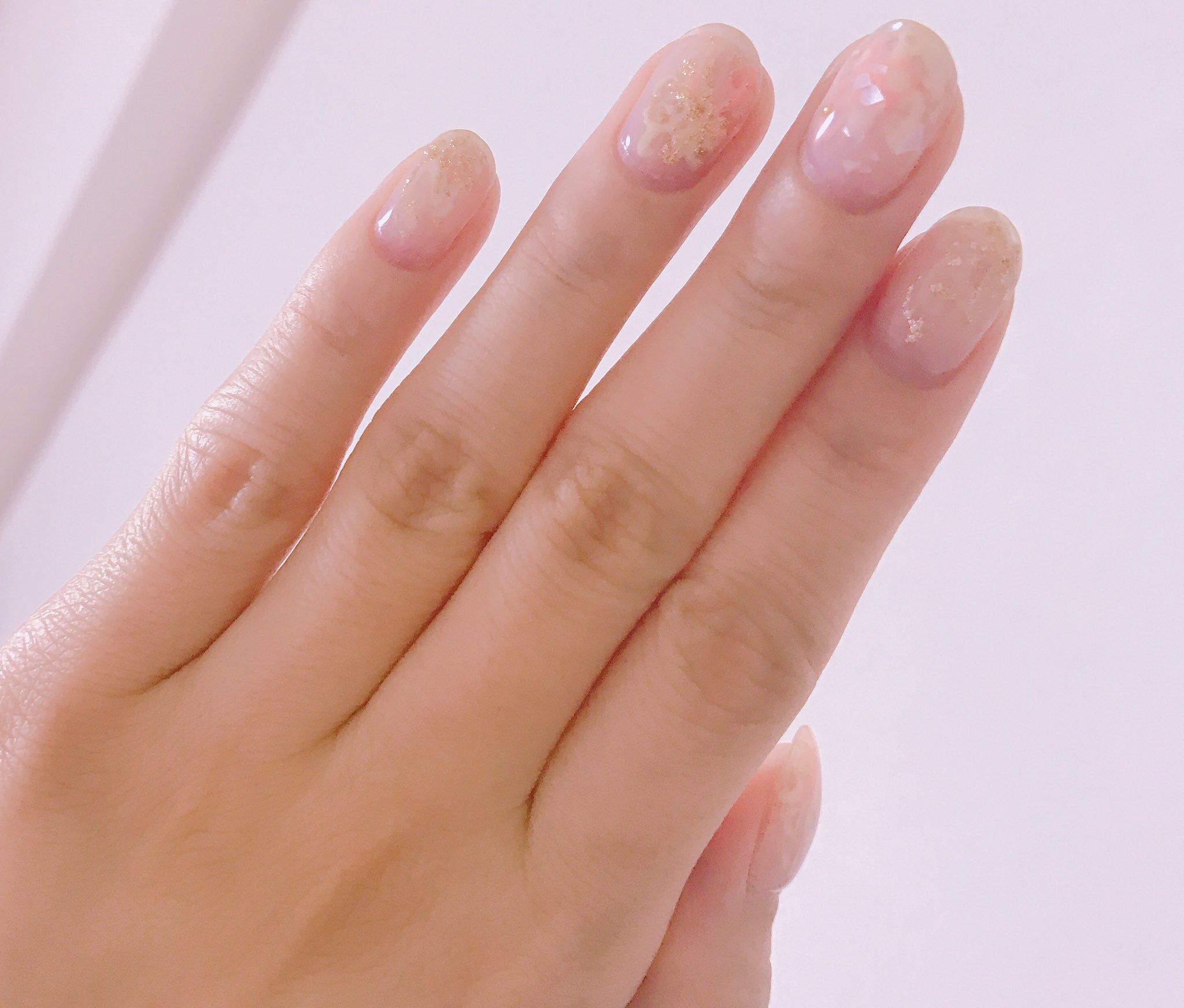 平凡なうさぎ ネイルって可愛いだけじゃなくて いいことも沢山あるよ 指先が綺麗に見える 爪が割れにくい 肌を掻いても痛くない そして何よりテンション上がる 家事しなさそうっていう偏見はどこから ネイルしてる友人はみんな家事も自炊もしてる