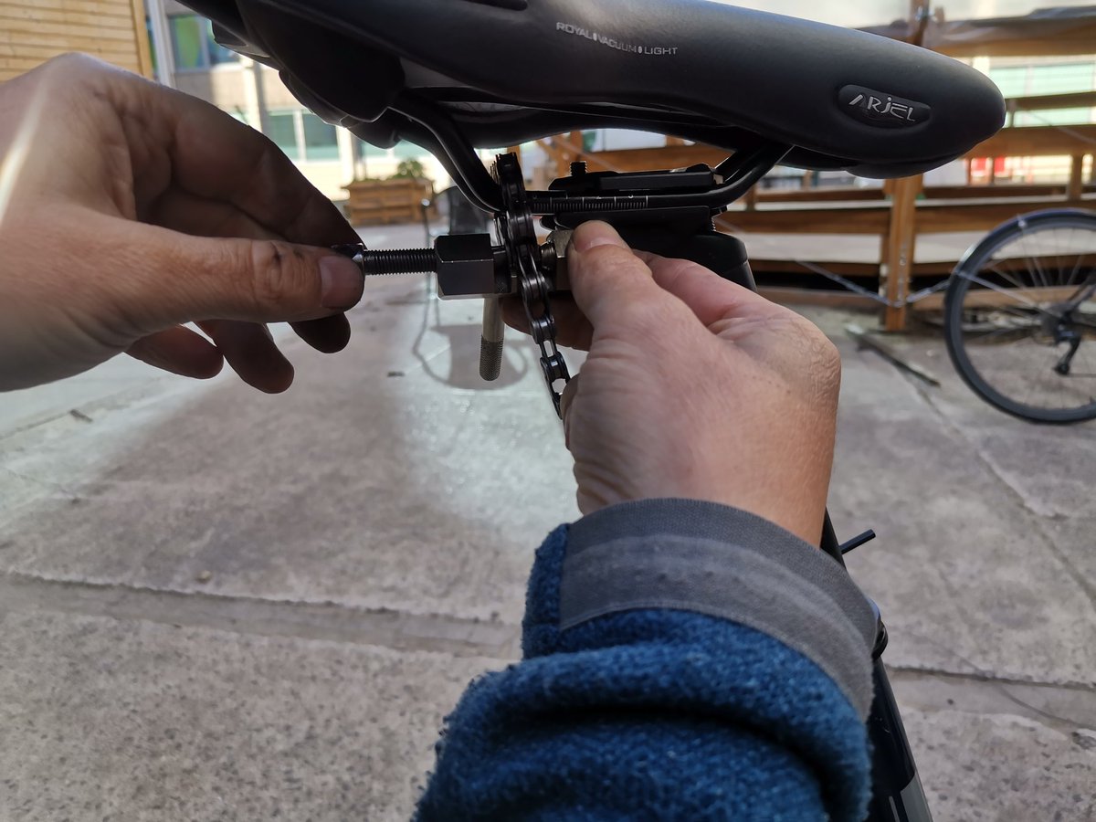 FriedaFsw's tweet photo. Secure your saddle with a worn chain https://t.co/GCkarRxG0c