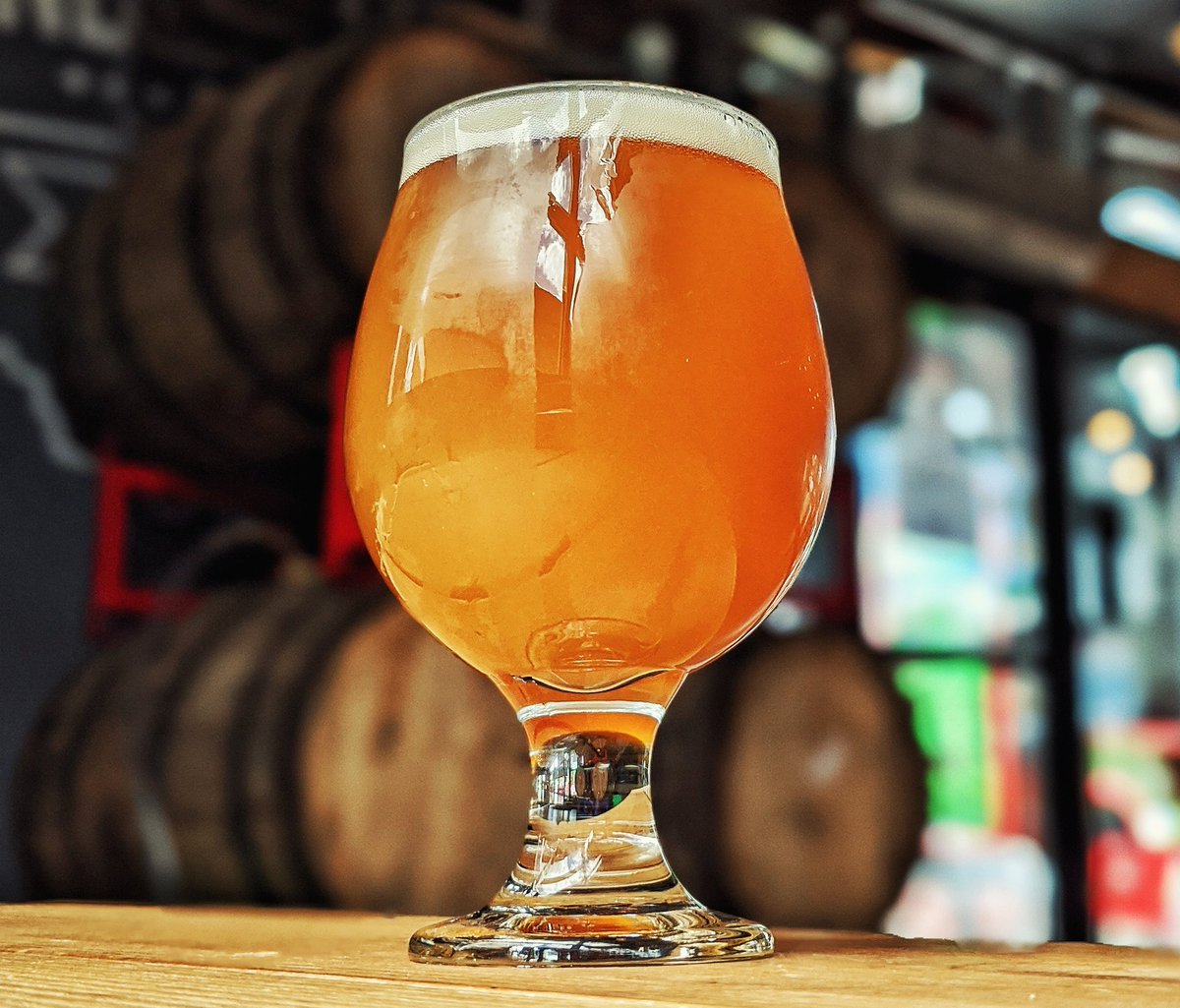 FindlayBrewing's tweet photo. New beer on tap today you guys! Subtropic Bru. Single hop IPA with  Bru-1 hops. This fella has really bold, bright pineapple/tropical flavor, all from the hop!
#findlaybeer #fbcbeer #findlaybrewco #ohiocraftbeer #delicious #beer #downtownfindlay #socialfindlay https://t.co/8OaEnRB438