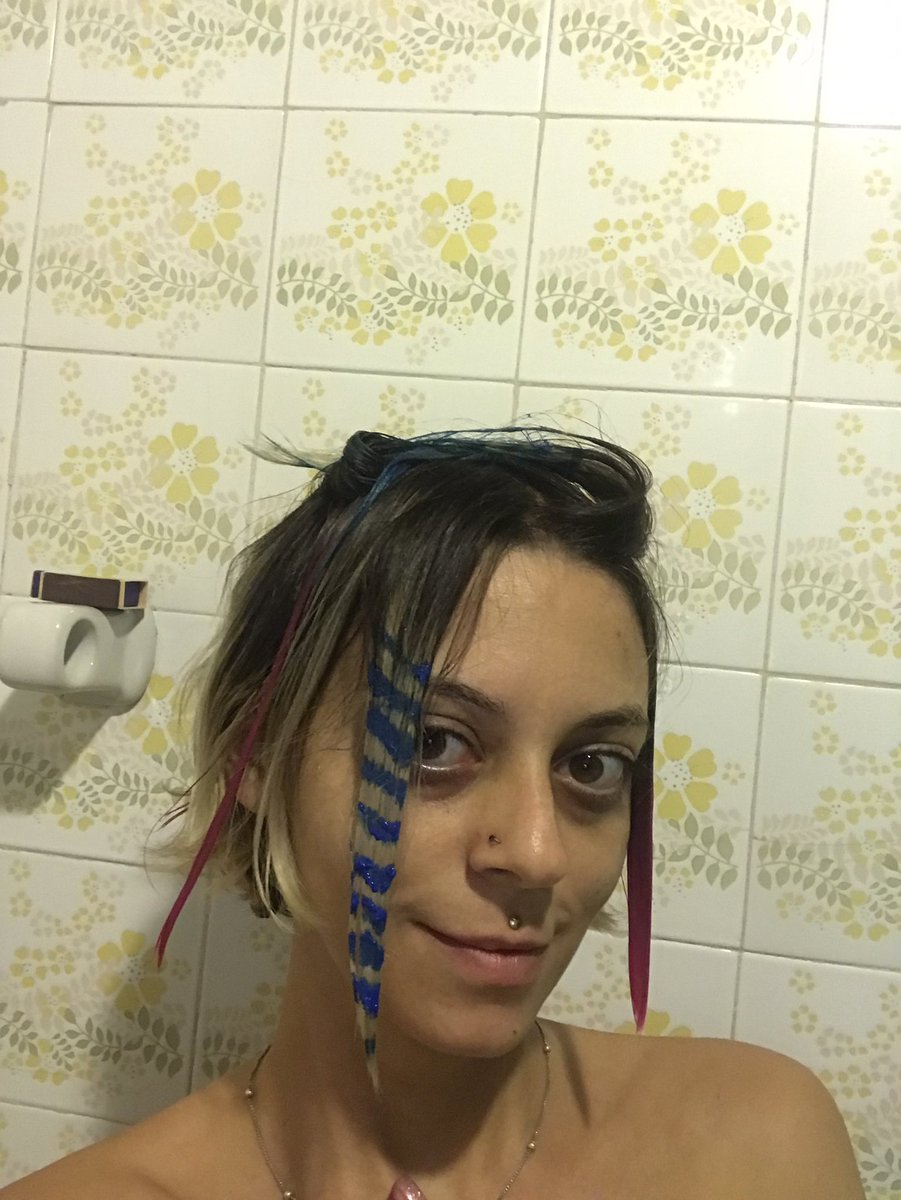 malfeitona's tweet photo. não franjei mas meu cabelo não vai sair ileso dessa quarentena #fotolog #flogao #cybershots https://t.co/j1rumr5KZU