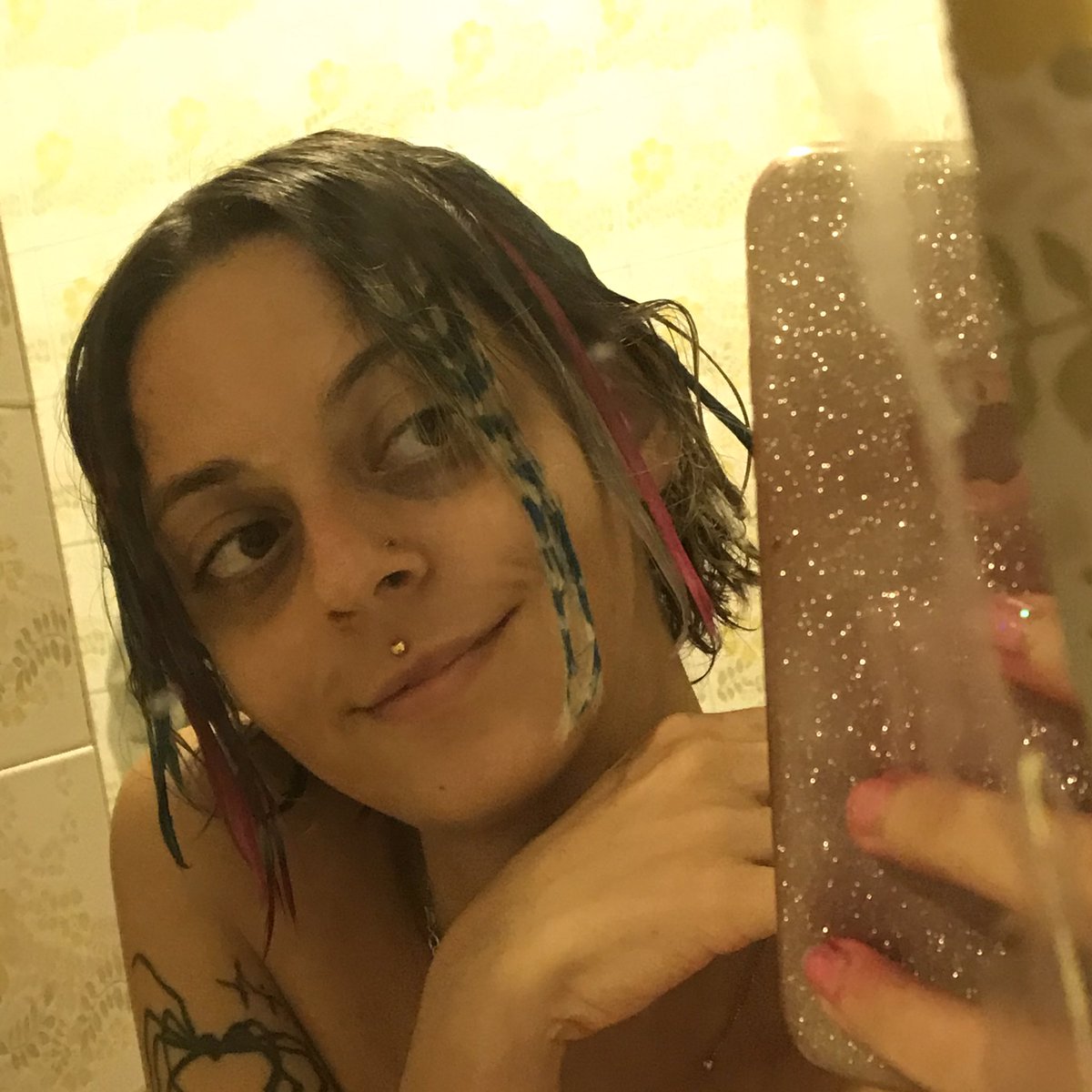 malfeitona's tweet photo. não franjei mas meu cabelo não vai sair ileso dessa quarentena #fotolog #flogao #cybershots https://t.co/j1rumr5KZU