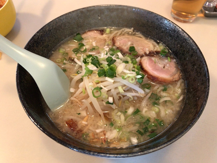 さくじ 鹿児島ラーメン桜島 松本 県で 鹿児島ラーメン 約1年ぶり 100円値上がりして700円になったがそれでも安い 豚骨 鶏ガラと野菜を長時間炊いたスープはさらっとしながらもよく味が出ていて深いコク ギュッと味の詰まったチャーシューが好き