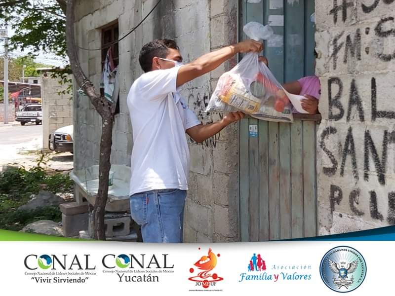 conalyucatan's tweet photo. A través de un movimiento "Por #Yucatán Vamos Juntos" distintas organizaciones de la sociedad civil realizamos la entrega de apoyos alimentarios a familias que se han visto afectadas por la contingencia del Covid-19. https://t.co/3D9ME54Lch