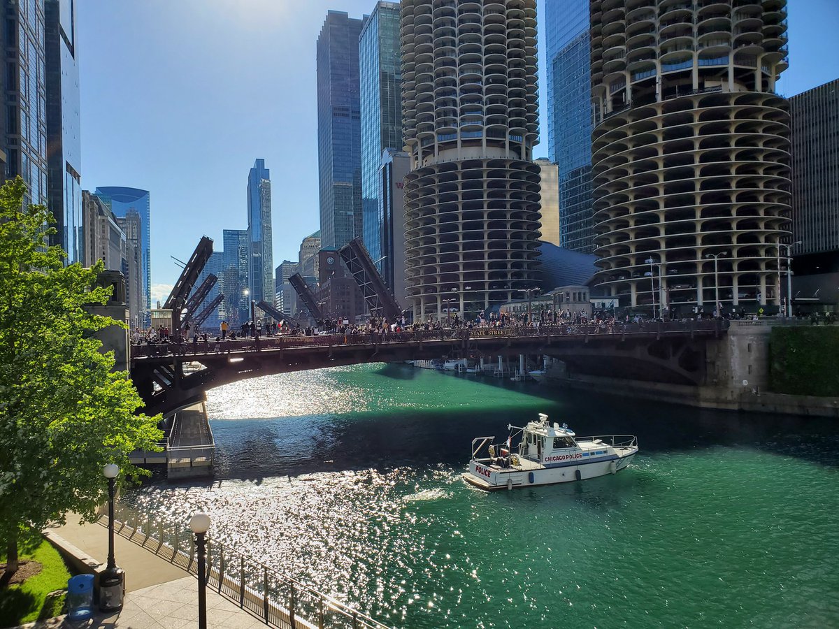 State Street and Wabash are the only bridges now not raised.  #Chicago  #GeorgeFloyd