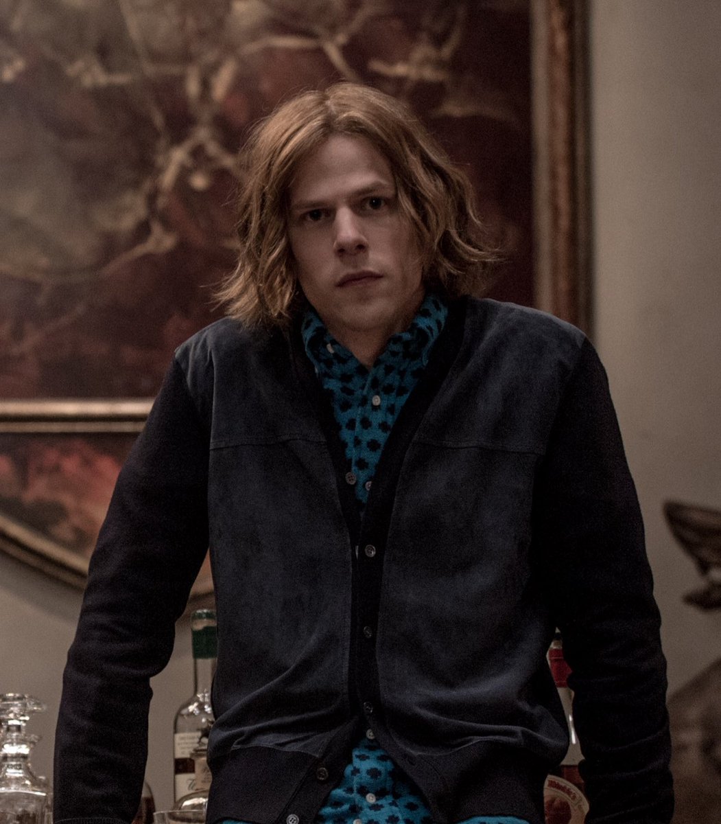 Thread on why I think Lex Luther killed his dad by poisoning the Bourbon in his room;