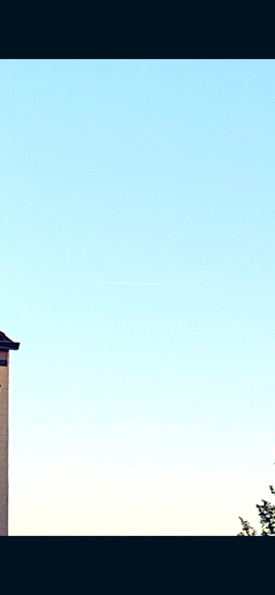 em_westie's tweet photo. So here is the rocket heading for the ISS over Cleethorpes tonight. Fascinating to see. Hard to photograph though as it was travelling pretty fast! Kinda the white vertical line in the middle of the pic! God speed! #DragonCrew #spacexlaunch #NASA https://t.co/8ZDeTzPUcM