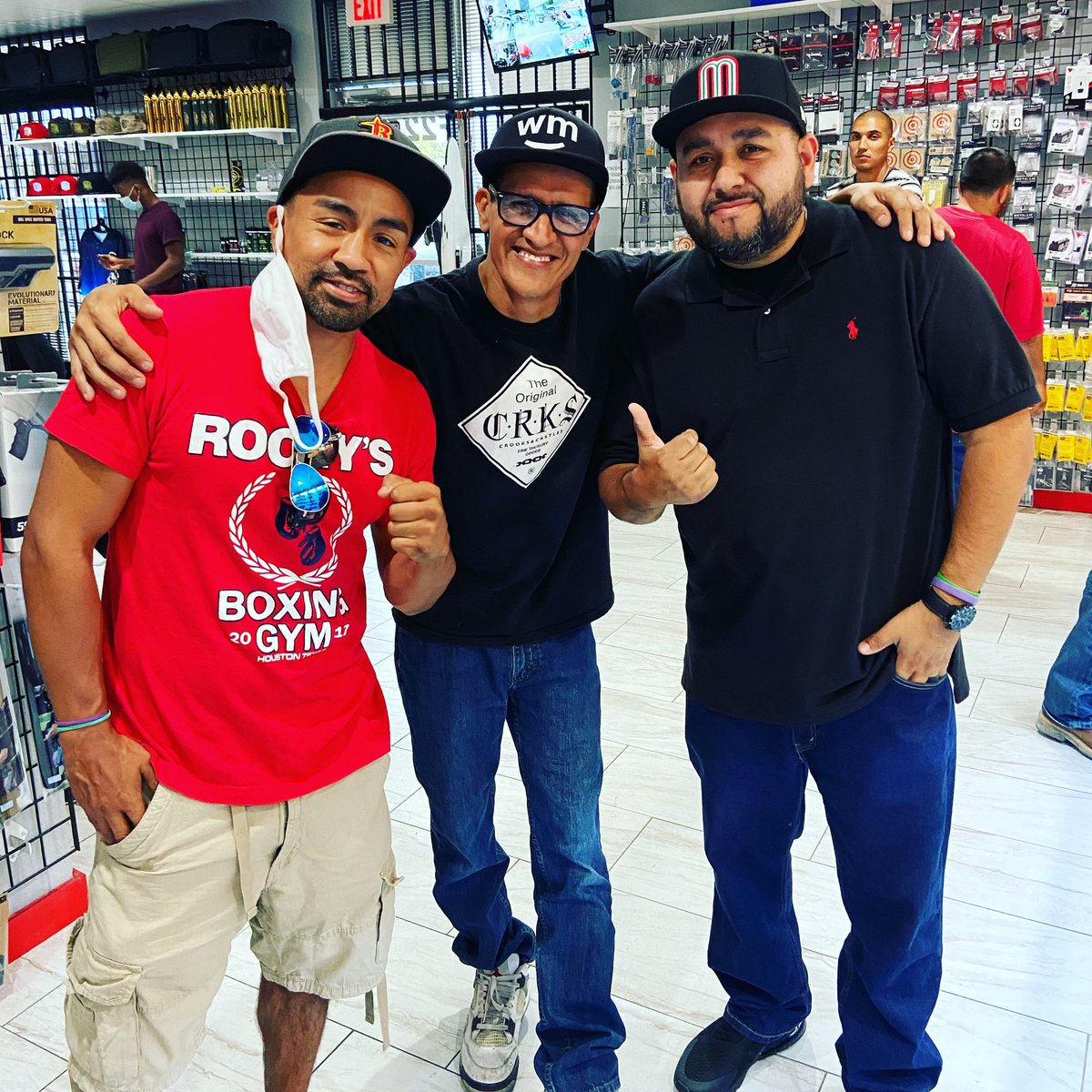 MrNSHH's tweet photo. Never know who you will run into out in these streets. Love these guys! #northside #northside4life #ns4life https://t.co/f8kUDXMNwa