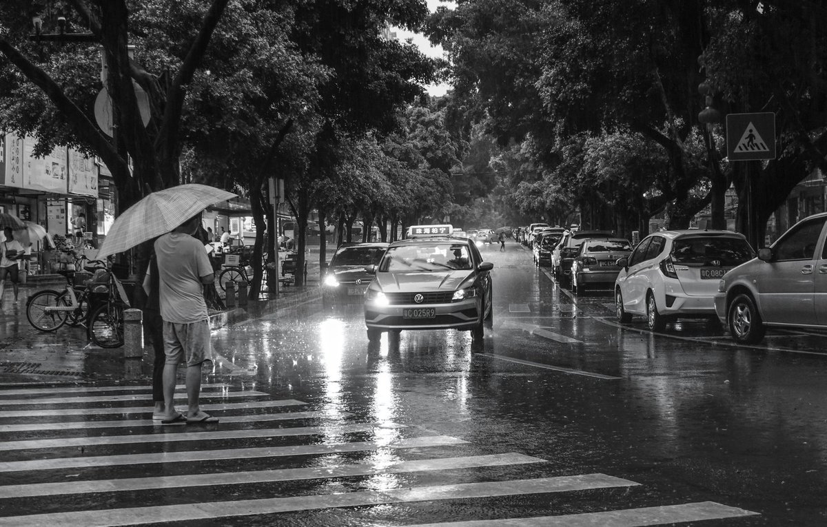 NEMOLISIR's tweet photo. 《雨中街景》 https://t.co/vrevbMVaB6