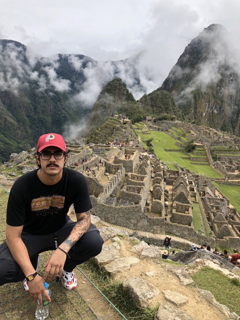 Todo mundo feliz nesse lugar