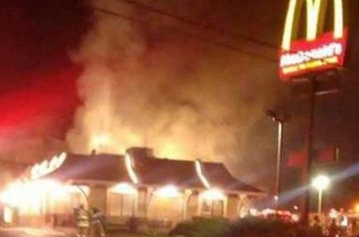 McDelObelisco's tweet image. Saluden al McDonalds de Minneapolis que se fue...