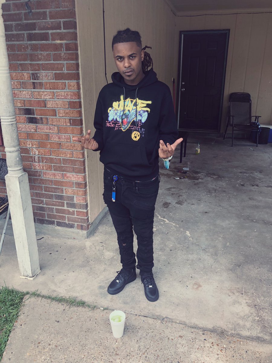SayManman's tweet photo. Advocate first article dangerous he a threat 😨🖤
#LOR #FreeLF https://t.co/tymvUZ5efS