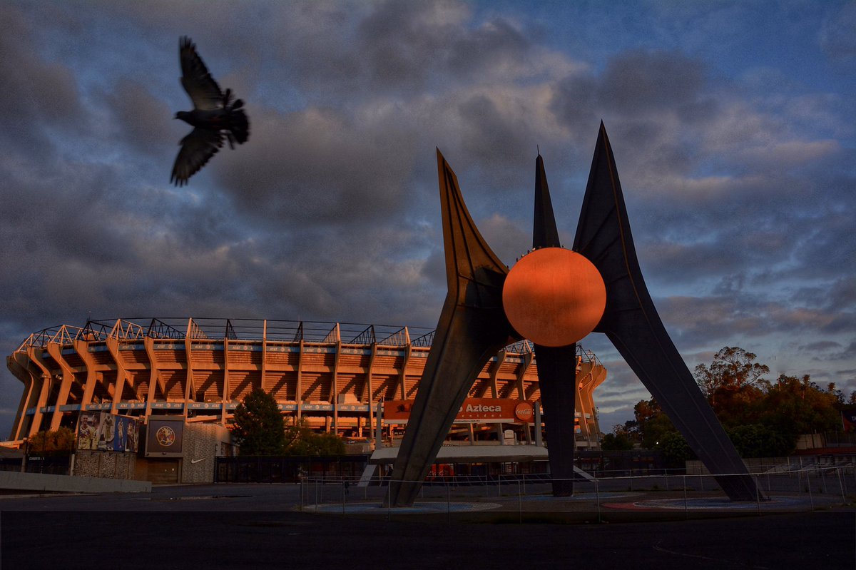 caliro_75's tweet photo. Amanecer en el azteca 

#CaliroFilms https://t.co/UVqivOKu07