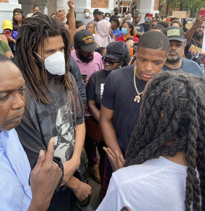 ifemmachu's tweet image. j. cole showing y'all it ain't just about tweeting 👑💪🏾
#BLACK_LIVES_MATTER #riots2020 #georgesfloyd