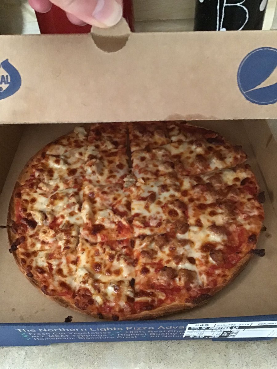 CateBryan's tweet photo. Day 77 of the #goodtruebeautiful:

Enjoying a relaxing evening of quality local pizza and watching shows! @NLightsPizza @catchdesmoines #shoplocal #DSMLocalChallenge https://t.co/WcnZSFI9lT