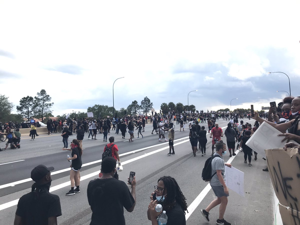 They’ve made it on both sides of the 408, cops are trying to keep people back but they keep moving. Some cops threatened pepper spray, not sure if they used it.  #GeorgeFloyd