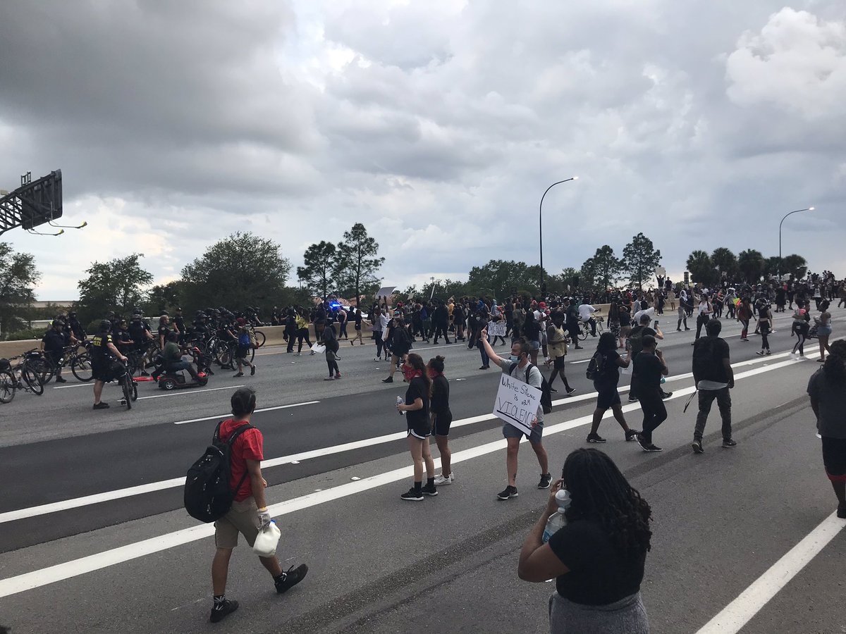 They’ve made it on both sides of the 408, cops are trying to keep people back but they keep moving. Some cops threatened pepper spray, not sure if they used it.  #GeorgeFloyd