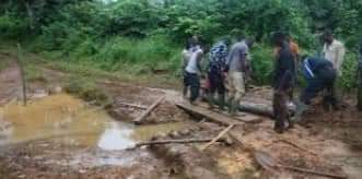 SettleGhana's tweet photo. Many indigenous communities face mobility and transportation challenges. 
We urge government to please prioritize indigeneous community roads. 
#IndigenousPeopleLivesMatterToo https://t.co/9cAJ4YFcHR https://t.co/pzZcTByviC